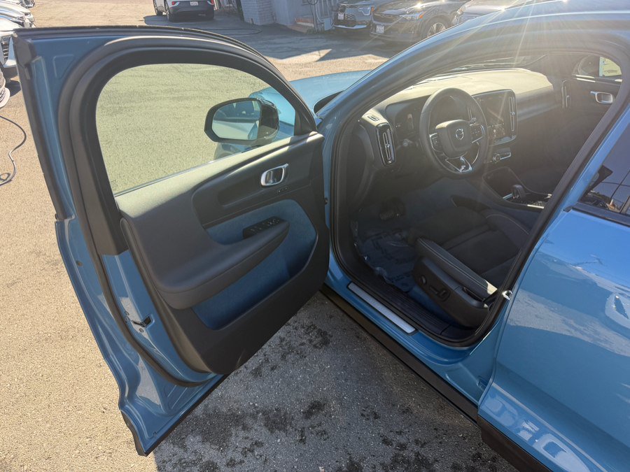 Used 2023 Volvo C40 P8 Recharge Plus AWD/4WD image 9