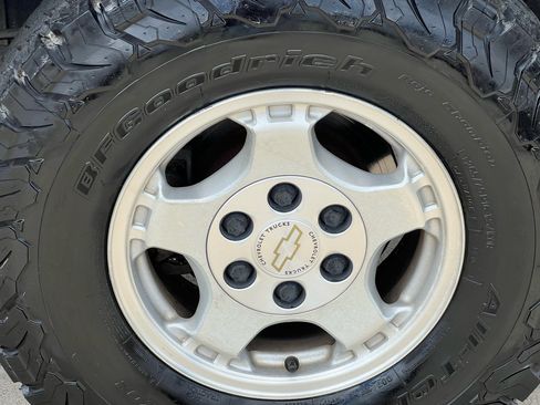 Used 2000 Chevrolet Silverado 1500 LS image 25