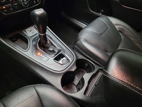 Used 2019 Jeep Cherokee Limited image 26