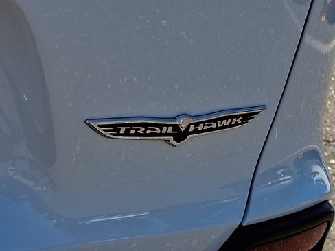Used 2022 Jeep Cherokee Trailhawk w/ Comfort/Convenience Group AWD/4WD image 17