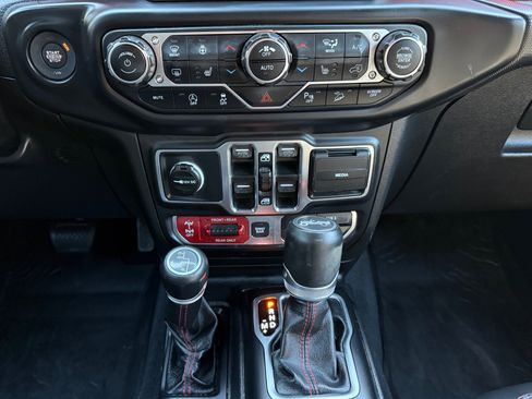 Used 2019 Jeep Wrangler Unlimited Rubicon image 35