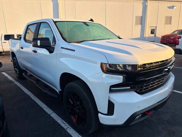 Used 2022 Chevrolet Silverado 1500 RST w/ Redline Edition AWD/4WD image 2