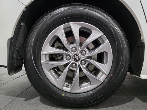 Used 2023 Toyota Sienna XLE w/ XLE Plus Package image 25