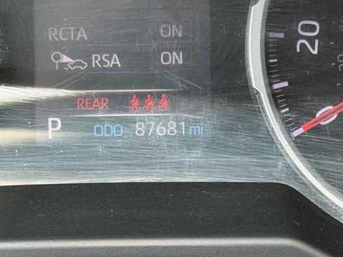 Used 2021 Toyota RAV4 XLE AWD/4WD image 28