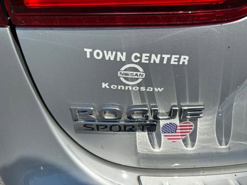 Used 2020 Nissan Rogue Sport S image 9