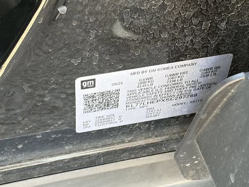 Used 2025 Chevrolet Trax LT FWD image 13