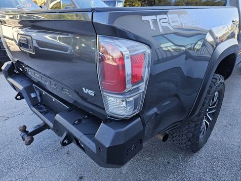 Used 2020 Toyota Tacoma 2WD Double Cab image 12
