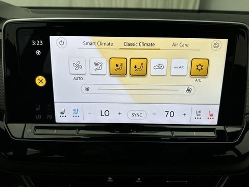 Used 2025 Volkswagen Atlas Cross Sport SEL Premium R-Line AWD/4WD image 19