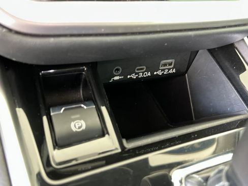 Used 2024 Subaru Outback Premium w/ Popular Package #1A image 35