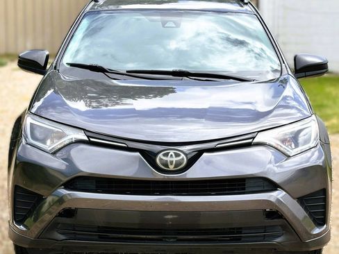 Used 2017 Toyota RAV4 LE FWD image 3