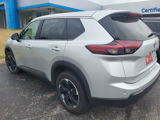 Used 2025 Nissan Rogue SV AWD/4WD image 2