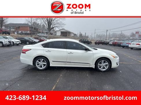 Used 2015 Nissan Altima 2.5 SV image 1
