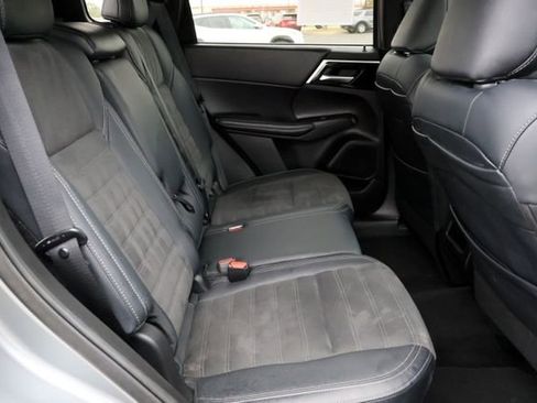 Used 2024 Mitsubishi Outlander SE image 23