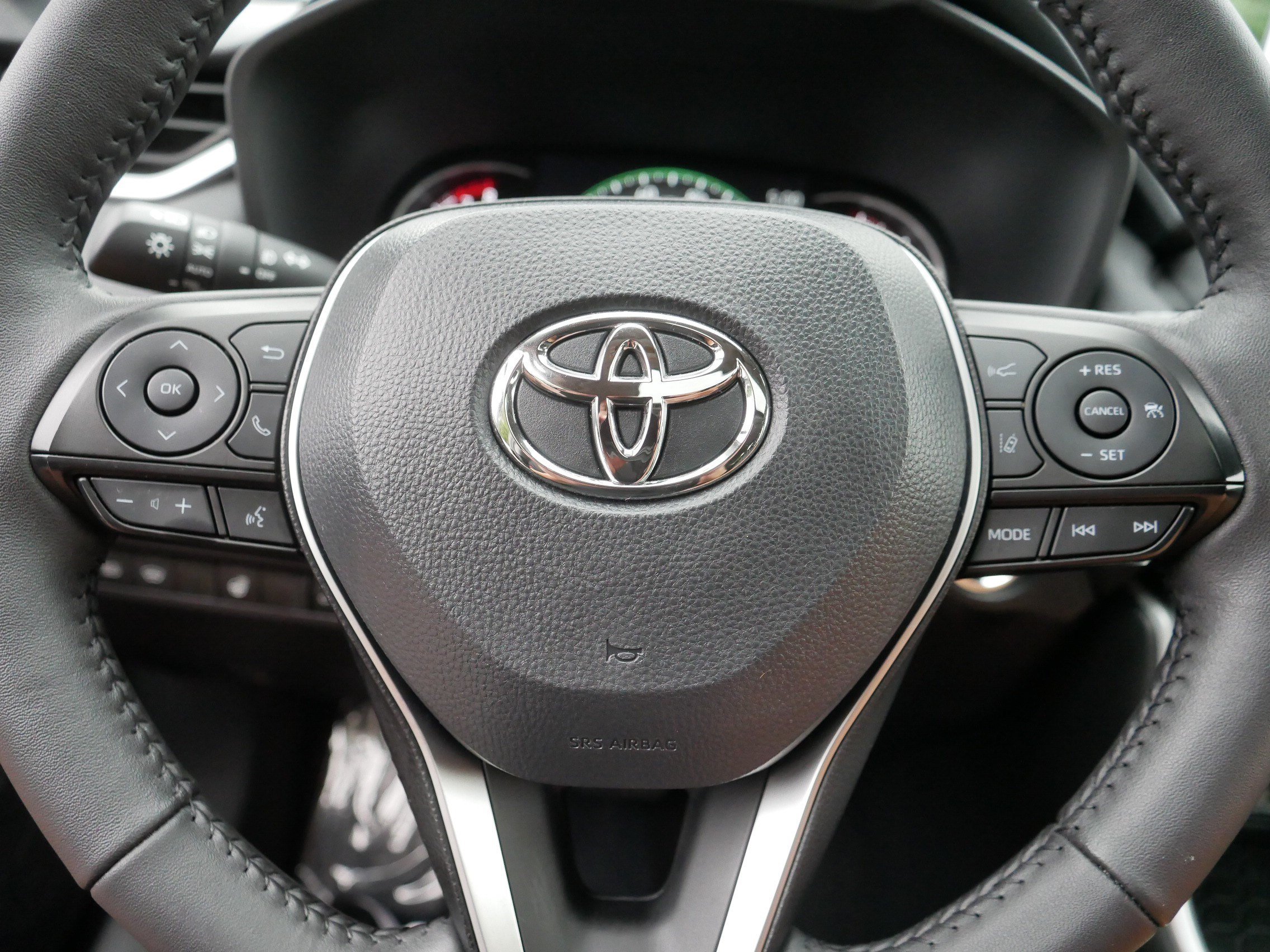 Used 2025 Toyota RAV4 XLE Premium w/ Weather Package AWD/4WD image 25