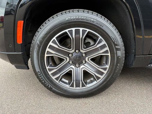 Used 2024 Jeep Wagoneer Series II AWD/4WD image 10