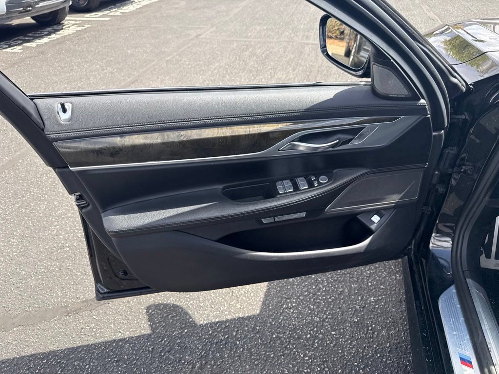 Used 2016 BMW 740i RWD image 21
