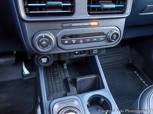 Used 2025 Ford Maverick Lobo image 26