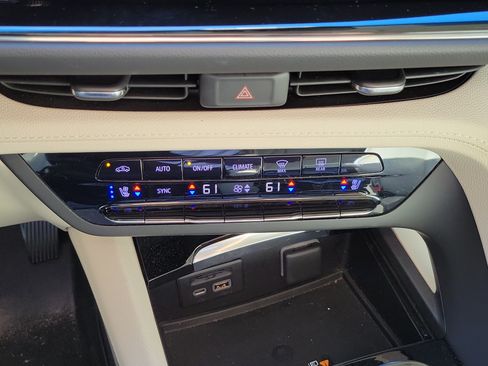 Used 2023 Buick Envision Avenir FWD image 36