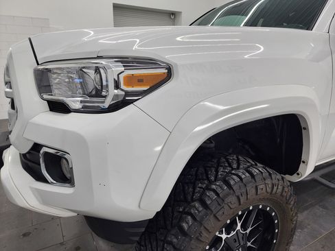 Used 2019 Toyota Tacoma Limited image 34