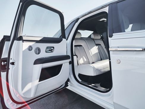 Used 2023 Rolls-Royce Ghost Base w/ Ghost Package image 26