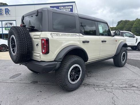 New 2025 Ford Bronco Badlands image 6