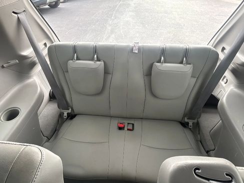Used 2010 Toyota Highlander SE image 22