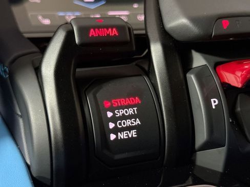 Used 2025 Lamborghini Urus SE image 47