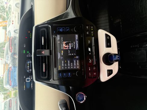Used 2018 Toyota Prius Three w/ Advanced Technology Package FWD image 14