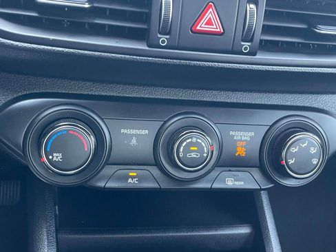 Used 2020 Kia Forte LXS FWD image 17