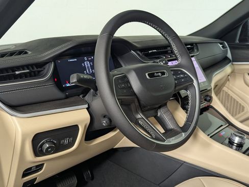 New 2025 Jeep Grand Cherokee Limited w/ Luxury Tech Group II image 13