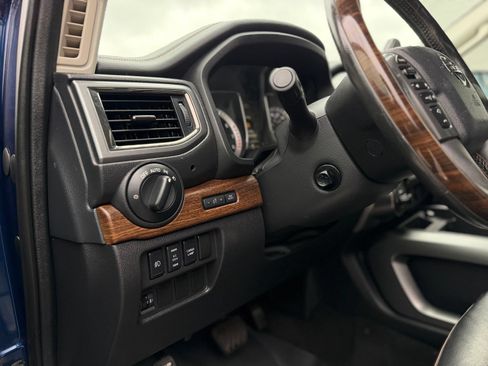 Used 2018 Nissan Titan SV AWD/4WD image 25