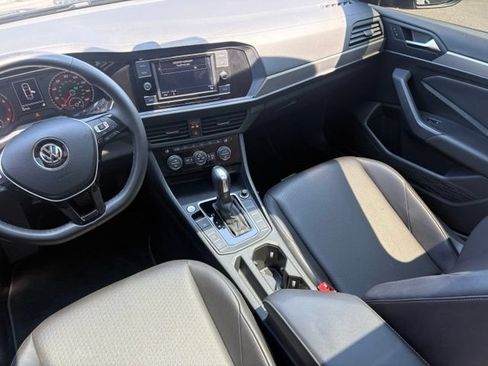 Used 2020 Volkswagen Jetta SE w/ SE Cold Weather Package FWD image 19