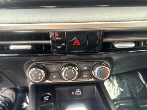 Used 2025 Nissan Kicks S image 15