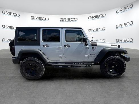 Used 2012 Jeep Wrangler Unlimited Sport AWD/4WD image 8