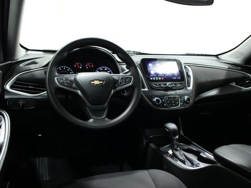 Used 2023 Chevrolet Malibu LT FWD image 2