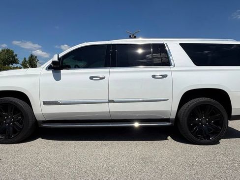 Used 2019 Cadillac Escalade ESV Premium Luxury AWD/4WD image 3