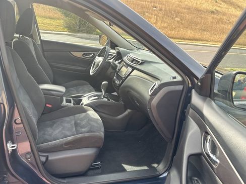 Used 2015 Nissan Rogue SV w/ SV Premium Package image 27