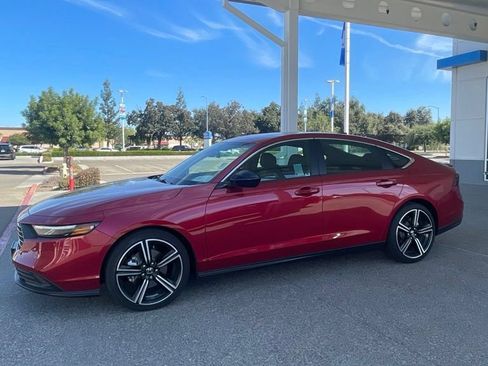 Used 2025 Honda Accord Sport image 1