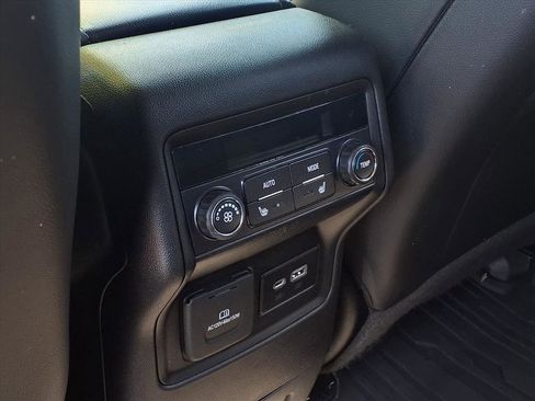 Used 2022 GMC Acadia SLT w/ Elevation Edition FWD image 28