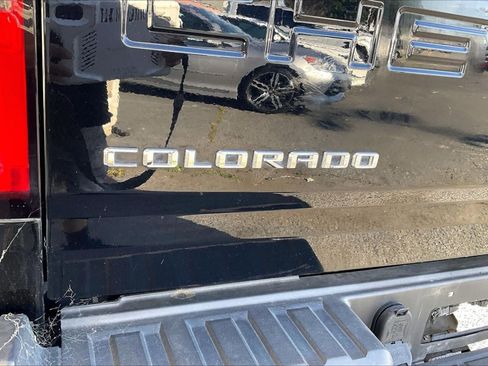 Used 2021 Chevrolet Colorado LT w/ Safety Package RWD image 8