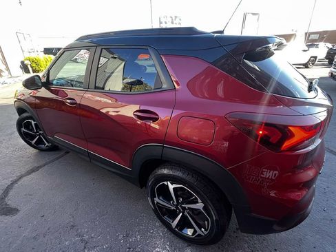 Used 2022 Chevrolet TrailBlazer RS w/ Sun and Liftgate Package FWD image 5