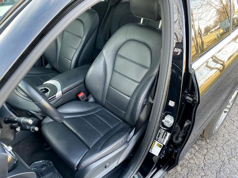 Used 2019 Mercedes-Benz GLC 300 4MATIC w/ Premium Package image 13