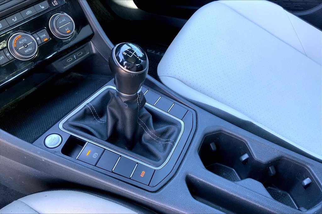 Used 2020 Volkswagen Jetta R-Line FWD image 14