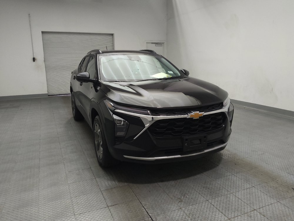 Used 2025 Chevrolet Trax LT w/ LT Convenience Package FWD image 14