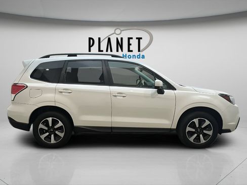 Used 2017 Subaru Forester 2.5i Premium w/ All-Weather Package AWD/4WD image 3