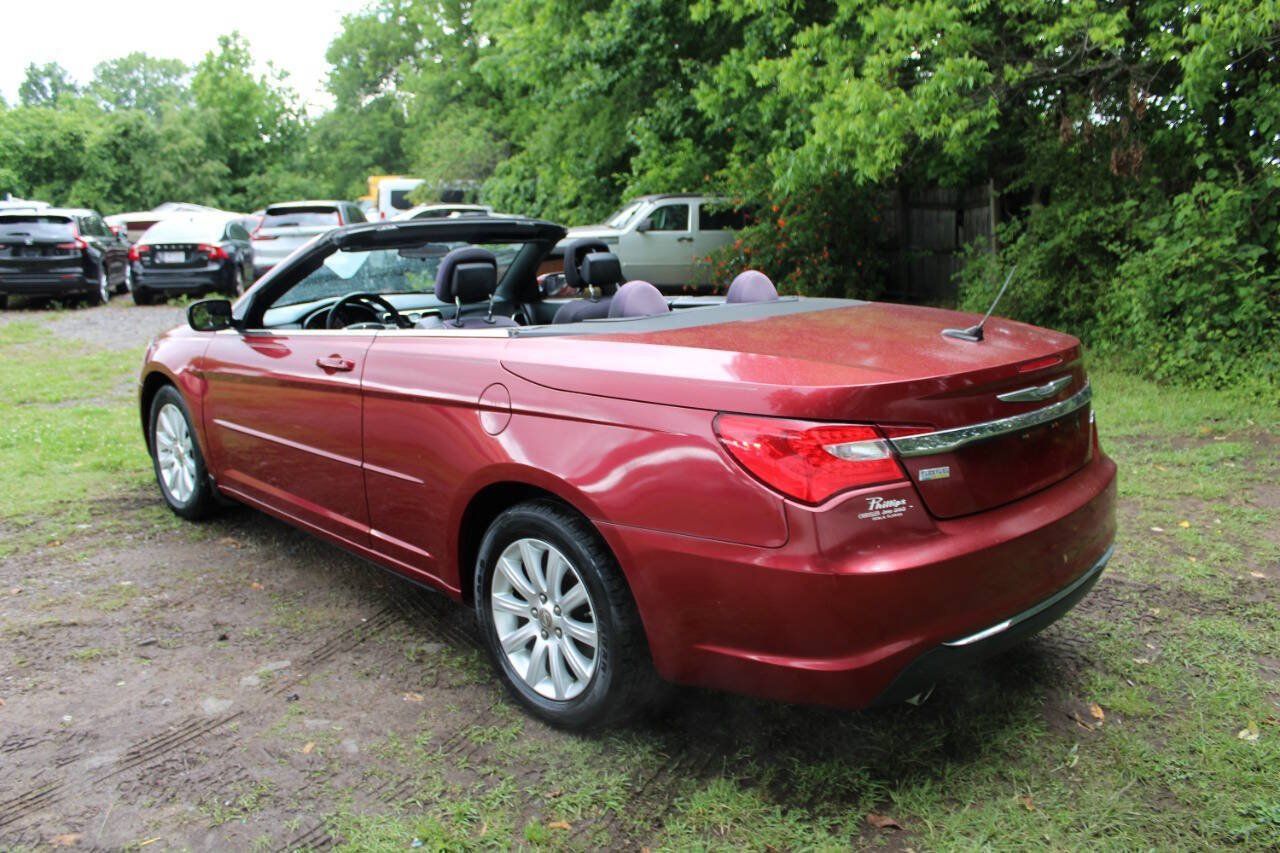 Used 2013 Chrysler 200 Touring FWD image 9