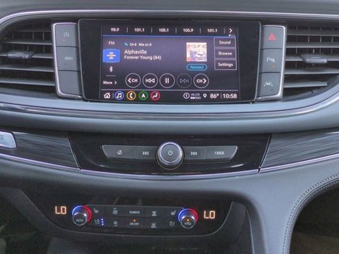 Used 2024 Buick Enclave Premium image 18