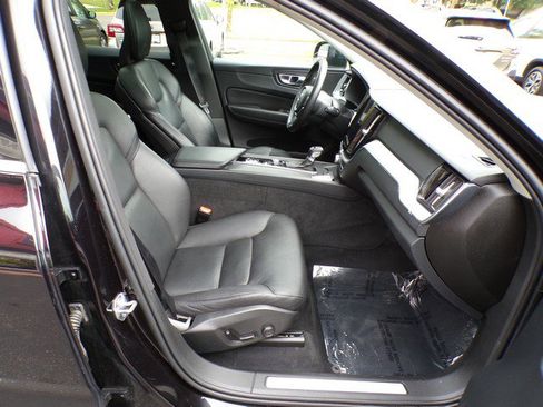 Used 2020 Volvo XC60 T6 Momentum w/ Protection Package AWD/4WD image 17