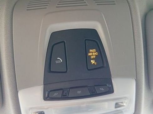 Used 2017 BMW 320i Sedan image 25