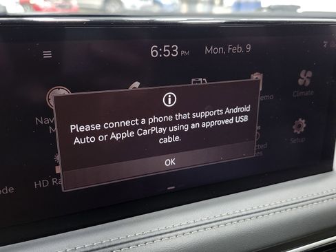 Used 2023 Genesis G70 2.0T image 6